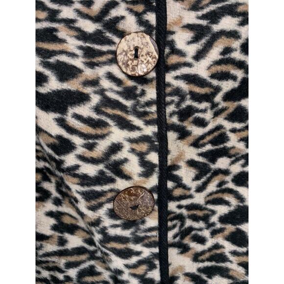 NEW L.I.B. New York Womens Animal Print Poncho Cape Leopard One Size Classic NWT - Picture 3 of 8